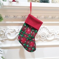 Mini chaussettes de Noël à carreaux rouges et verts avec flocons de neige, décorations suspendues pour cheminée, chaussettes cadeaux de Noël