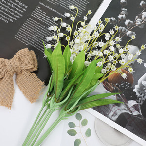 Fleurs artificielles Guanyi en plastique, lys de la vallée, branche unique, pour la décoration intérieure et les accessoires de photographie - Product Image 1