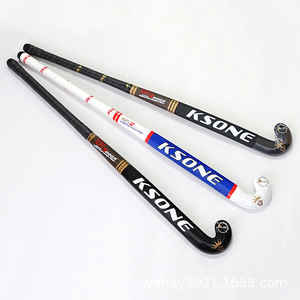 Ventas al por mayor <span class=keywords><strong>de</strong></span> fábrica Logotipo personalizado Compuesto Mejor diseño Durable Palo <span class=keywords><strong>de</strong></span> <span class=keywords><strong>hockey</strong></span> sobre césped <span class=keywords><strong>de</strong></span> alta calidad Palo <span class=keywords><strong>de</strong></span> <span class=keywords><strong>hockey</strong></span> <span class=keywords><strong>de</strong></span> fibra <span class=keywords><strong>de</strong></span> carbono - Product Image 1
