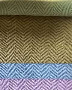 ผ้าคอตตอน 100% ทอแน่นลายก้างปลา สำหรับชุดคอร์เซ็ท แบบทวิลล์ ได้รับการรับรองมาตรฐาน Oeko-Tex แบบเรียบ - Product Image 1