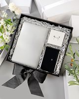 Scatola di Carta di Lusso Personalizzata Bianca con Chiusura Magnetica per Abbigliamento, Confezione Regalo Pieghevole per Profumi con Nastro Nero