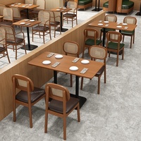 Meubles de restaurant en bois massif de style nordique à thème western, banquettes, canapés et combinaisons table-chaise
