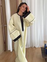 Abaya maxi ample Mexizo personnalisée avec passepoil noir et blocs de couleur, style décontracté pour les vacances et le quotidien, vêtement islamique de Dubaï