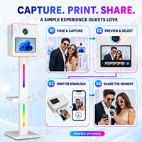 Machine de photomaton carrée de 15,6 pouces avec écran tactile DSLR, impression instantanée, lumière LED RVB et GIF Boomerang pour mariages et événements d'entreprise