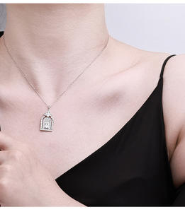 Collar de Plata de Ley S925 Chapado en Oro Real con Pequeña Pala de Moissanita - Product Image 6