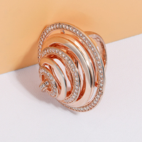 Bague géométrique circulaire plaquée or rose au design tendance pour femme