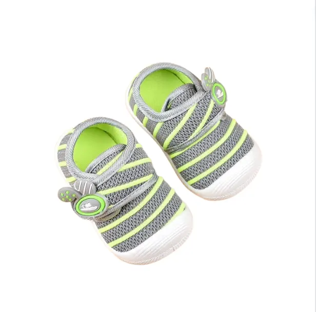 Vente en gros de chaussures grinçantes pour bébés personnalisation en usine de son chaussures amusantes pour enfants chaussures pour enfants musique