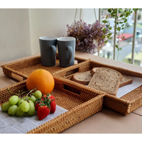 Plateaux en rotin faits à la main avec poignées, paniers de rangement rectangulaires multi-usages tissés à la main, ensemble de 3 paniers en rotin naturel de tailles différentes