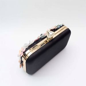 Sacs à main et portefeuilles de luxe pour femmes, en gelée, de créateur, à la mode, avec des perles de fleurs transparentes, à porter en bandoulière pour le soir - Product Image 2
