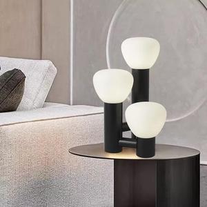Lampe Colonne Style Vintage Américain avec Abat-jour Conique en Lin, Interrupteur Tactile, Base Intégrée USB + Type-C pour Recharger Téléphones et Tablettes - Product Image 1