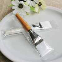 Pinceaux de maquillage professionnels, vente en gros, grande taille, haute qualité, OEM, cheveux personnalisés, Style en bois, brosse douce de maquillage pour le visage