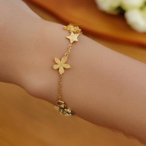 สร้อยข้อมือแฟชั่นดีไซน์ดาวและดอกไม้  วัสดุสแตนเลส 316L ชุบทอง PVD - Product Image 3