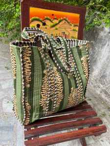 Bolso tote ligero de algodón acolchado con estampado artesanal, para uso diario, bolso de hombro para mujer - Product Image 2