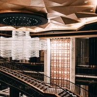 Lustre en cristal de luxe ANNO, luminaire suspendu personnalisé pour escalier et plafond haut