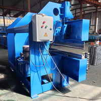 Presse hydraulique de machine à cintrer de tôle entièrement automatique de haute qualité de production professionnelle pour le Pérou