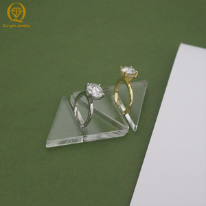 Bague classique pour femme à coupe ronde, design minimaliste, or blanc/or 18 carats - Product Image 3