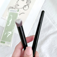 Alat Kosmetik untuk Wanita Serat Nilon Lembut Berkualitas Baik Aksesori Kecantikan Gagang Kayu Kuas Rias Sudut untuk Concealer