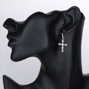 Ensemble de bijoux fantaisie plaqué or 18 carats avec croix et zircone, prix d'usine, vente en gros pour femmes - Product Image 6