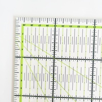 Règle de patchwork carrée transparente antidérapante en plastique de 2,5 mm d'épaisseur, 30 cm, pour la couture DIY et la conception de mode – Vente directe usine