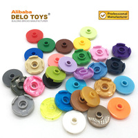 DELO TOYS (20 couleurs) Briques de construction en plastique en vrac DIY, accessoires MOC, tuiles 2x2 rondes avec picots ouverts (N°18674)