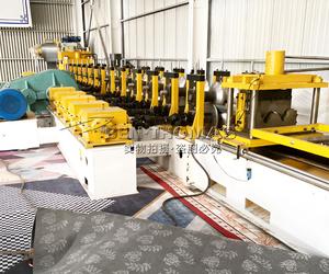 ماكينة تشكيل حواجز الطرق السريعة بتصميم جديد، آلة حواجز عالية الجودة، ماكينة مخصصة لصنع الحواجز الأمنية - Product Image 3