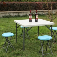 Petite table pliante carrée en plastique de 4 pieds pour l'extérieur