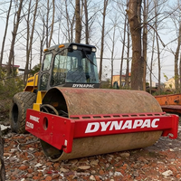 Rouleau compacteur Dynapac CA301D d'occasion en bon état, rouleau vibratoire monocylindre, moteur diesel, 12 tonnes, diesel