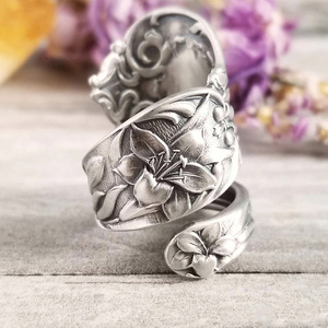 Anello Regolabile Vintage da Donna con Fiore di Peonia, Finitura Anticata, Gioiello alla Moda - Product Image 3