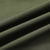 Tissus en denim satiné 68% coton 19% polyester, popeline 80/20 50/50, sarja, tissés unis surdimensionnés pour chemises et uniformes de hôtellerie