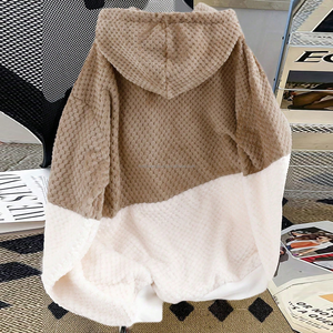 <span class=keywords><strong>Felpa</strong></span> con <span class=keywords><strong>Cappuccio</strong></span> in Pile Personalizzata OEM con Blocchi di Colore a Contrasto, Spessa e Calda, in Finta Pelliccia, Oversize, Stile Teddy Sherpa - Product Image 3