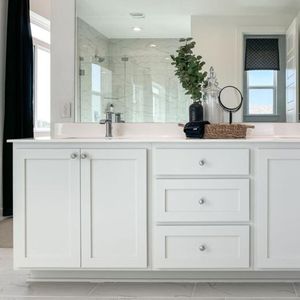 Ensemble de meuble-lavabo de salle de bain YALIG, design shaker blanc, avec lavabo - Product Image 3