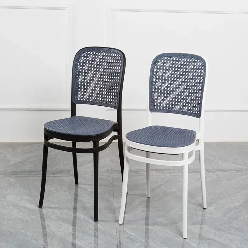 เก้าอี้รับประทานอาหารทำจากหวายพลาสติกซ้อนได้สำหรับร้านอาหาร