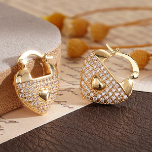 Boucles d'oreilles en forme de cœur floral ajouré pour femmes, design délicat, à porter au quotidien - Product Image 5