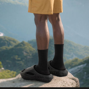 รองเท้าแตะผู้ชายกันลื่นน้ำหนักเบามีโลโก้ออกแบบได้ตามต้องการสำหรับฤดูหนาว - Product Image 4