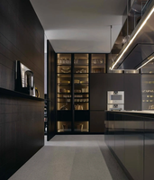 Meuble de cuisine sur mesure Song Design, finition grain de bois massif, construction de tiroirs à queue de pie, porte vitrée, garantie 5 ans - Premium