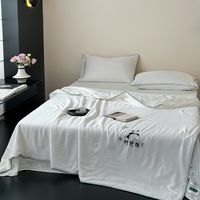 A-grade Bambou Broderie Silkworm Pupa Protéine Fibre Été Couette Quatre Pièces Couette Couette Ensemble de Literie pour La Maison Hôtel