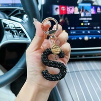 Porte-clés de luxe avec initiale en cristal noir et strass, 26 lettres, breloque alphabet scintillante pour sac, accessoires pour clés de voiture pour femmes
