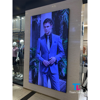 Boîte à lumière rétroéclairée aux couleurs vives, forme personnalisable, fixée avec un film de plafond tendu translucide