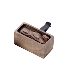 Diffuseur magnétique en bois de noyer noir pour grille d'aération de voiture, gravure personnalisée, aromathérapie aux huiles essentielles, fabrication sur mesure directe usine - Product Image 3