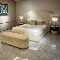 Meubles de chambre à coucher, designs modernes, lit en bois massif, ensemble de meubles de chambre à coucher, lit queen-size en cuir beige capitonné de luxe