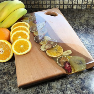 Planche de service à découper en résine époxy bleue en bois d'olivier au design de luxe pour charcuterie, fromage, fruits d'Inde - Product Image 1