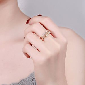 Bague pour femme plaquée or, double couche, en forme de nœud papillon, ajustable, micro-incrustée de zircon étincelant, pour fête d'anniversaire - Product Image 2