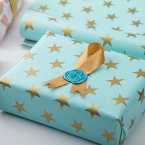 Rollo de Papel de Arte con Diseño de Estrellas Verde Menta Personalizado, 100GSM, Doble Cara, Reciclable, Ecológico, para Envolver Regalos, Manualidades y Embalaje - Product Image 2