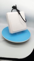 Puce 3993 860-960MHZ rfid uhf lecteur rj45 antenne intégrée portée moyenne 5 mètres ethernet wifi pour la gestion des véhicules