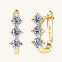 Nouvelles Boucles d'oreilles créoles huggie à 3 pierres en argent 925 avec moissanite couleur D de 3 mm en forme de U pour femme, idéales pour les fêtes et les anniversaires