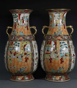 Jarrones <span class=keywords><strong>de</strong></span> <span class=keywords><strong>Porcelana</strong></span> <span class=keywords><strong>Canton</strong></span> Famille Rose del Siglo XIX, Antiguos, Policromados y Dorados, con Decoración <span class=keywords><strong>de</strong></span> Medallón <span class=keywords><strong>de</strong></span> Rosas - Product Image 1