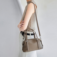 Tas Tangan Merek Sendiri Bahan Kulit Sapi, Produksi Grosir, Tas Bahu Boston Wanita Berkualitas Tinggi, Ringan, Cocok untuk Perjalanan Sehari-hari