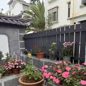 Portails de clôture modernes en aluminium noir thermolaqué, clôture de jardin extérieure économique en alliage d'aluminium, treillis à lames verticales, modélisation 3D - Product Image 2