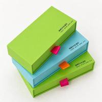 Boîte à bijoux rectangulaire longue et colorée, écologique, portable, avec poignée en ruban, emballage en papier personnalisé avec logo imprimé