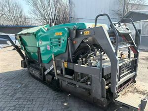 Pavimentadora Vogel Super 800 Mini Alemana de Segunda Mano Original de Alta Calidad - Capacidad de Tolva de 5.8t, Producción de 300t/h, Orugas Duraderas - Product Image 3